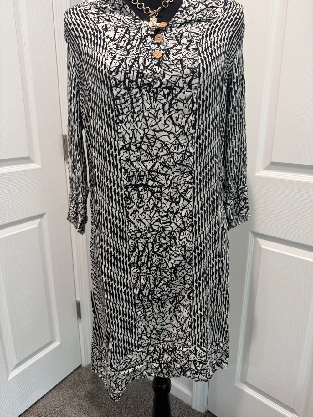 Soft Surroundings Raven Shift Dress Black White Ikat Boho 3/4 Sleeve Women Med - Picture 3 of 10
